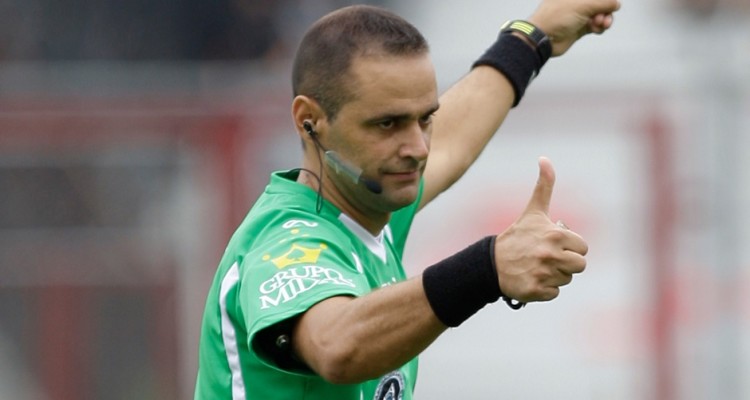 INDEPENDIENTE VS. LANUS ARBITRO DIEGO ABAL 19/02/2012 FOTO FERNANDO MASSOBRIO