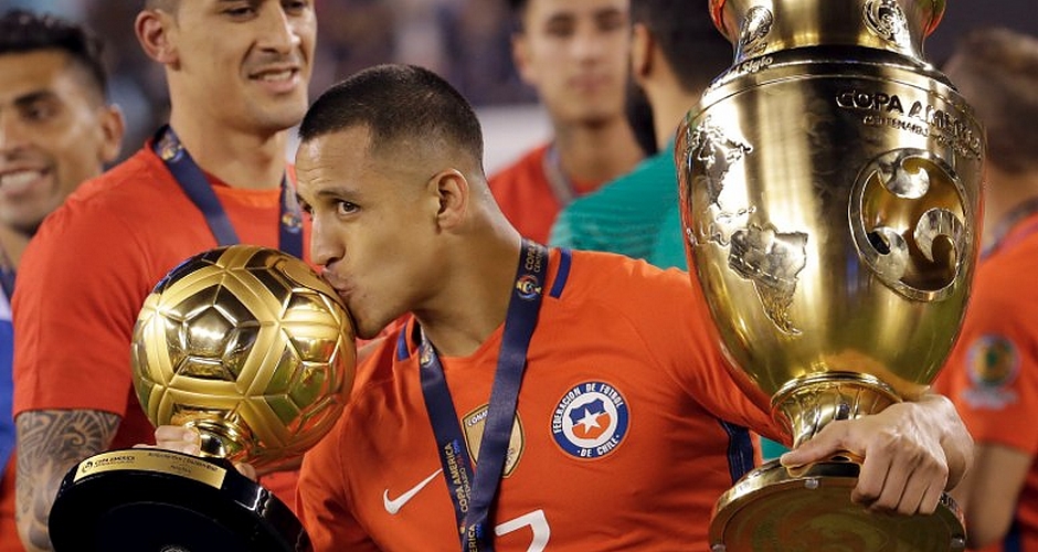 Alexis Sánchez fue elegido como el mejor jugador de la Copa América Centenario. | Foto: EFE