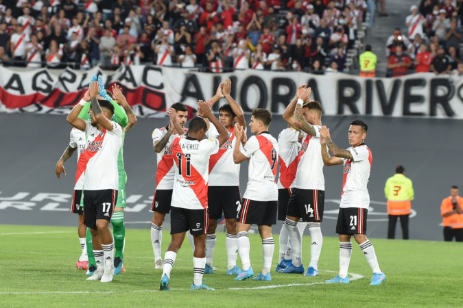 River goleó a Gimnasia y espera a Boca