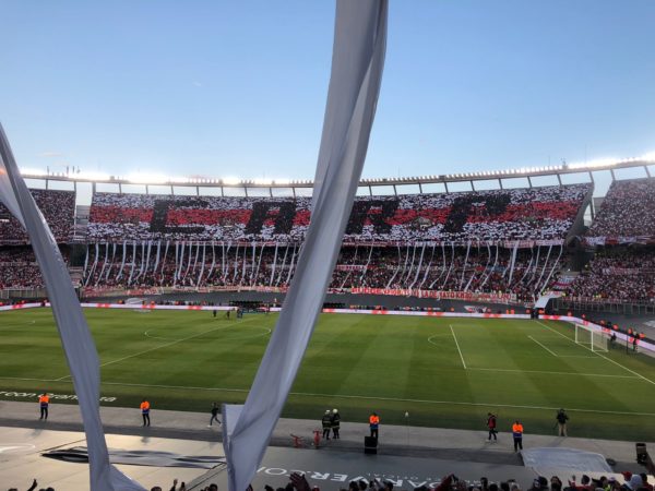 fiesta en las tribunas