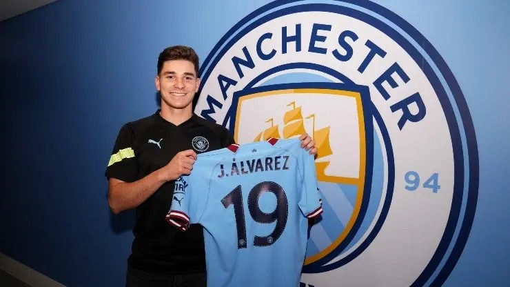 Julián Álvarez fue presentado en el Manchester City