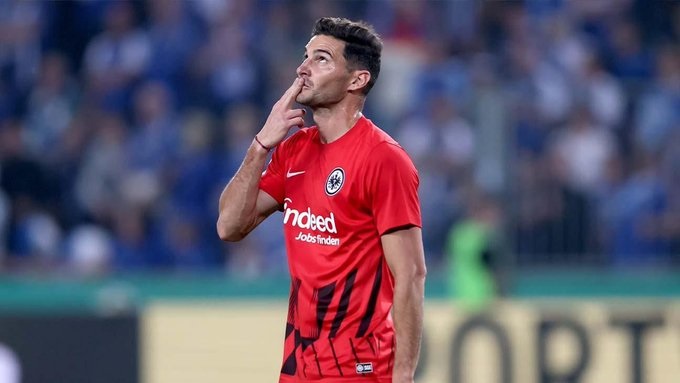 Alario metió su primer gol con el Eintracht Frankfurt