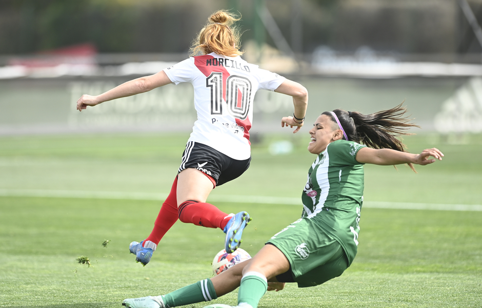 River goleó a Excursionistas