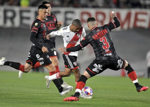 River venció a Barracas Central