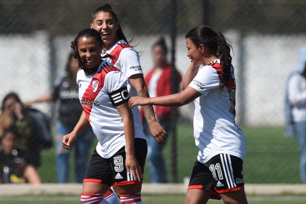 Las chicas golearon a Comunicaciones