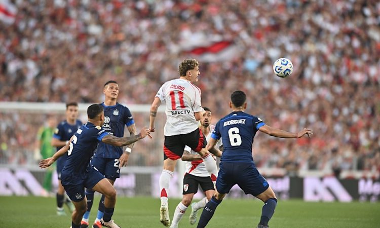 River cayó ante Talleres y perdió la chance de sumarse a la pelea