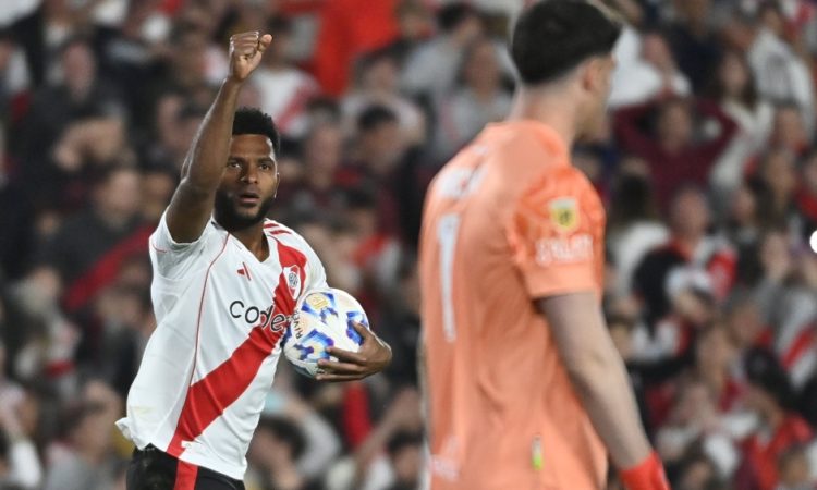 River y Vélez empataron en un partidazo